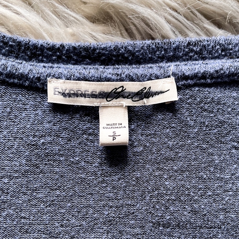 Express | One Eleven Plush Jersey V-Neck Tee - Picture 4 of 6